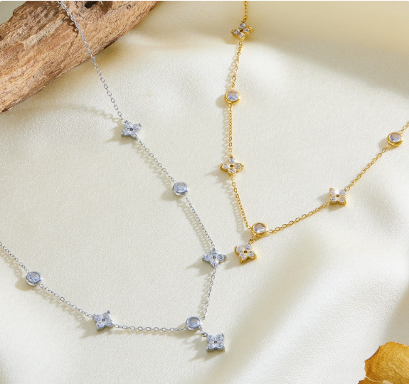 Korean Style Titanium Steel Diamond-Encrusted Four-Leaf Clover Necklace – Niche Luxury Flower Pendant Clavicle Chain